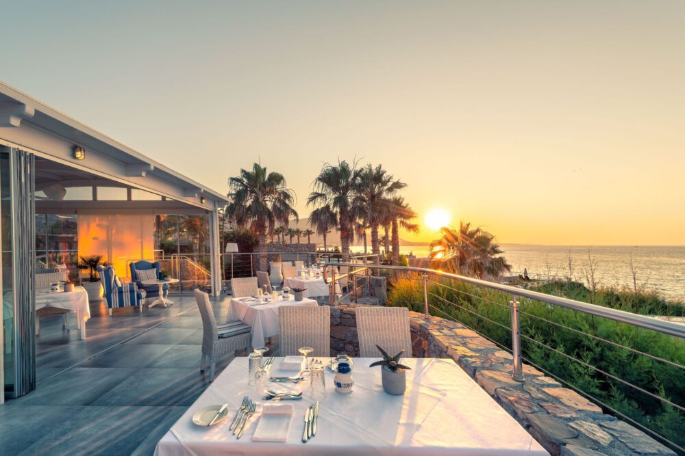 Ikaros Beach Resort & Spa Crete – Veranda (3)